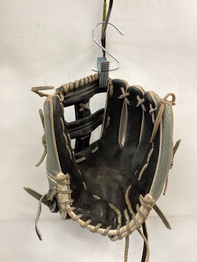 Used Wilson A2000 FP75 BB/SB Glove RH Throw None 11 3/4" 11851-S000044358