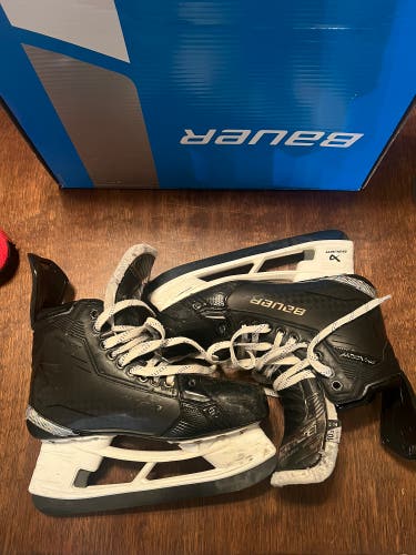 Black 2024 Bauer Supreme Shadow Hockey Skates Regular Width 10.5 (Used)