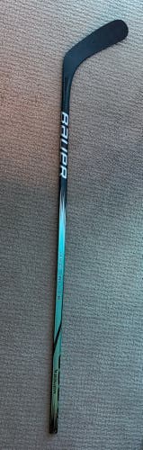 Teal Bauer Vapor Hyperlite 2 Right Handed Hockey Stick P92 55 Flex (Used)