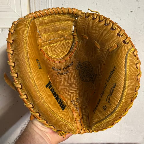 Franklin Professional Series RHT Catcher’s Mitt 30"