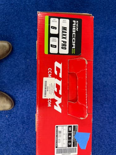 *New in Box-Proshop Sale* CCM Ribcor MaxxPro Hockey Skates Regular Width Size 6 (New) BLACK STEEL