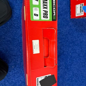 *New in Box-Proshop Sale* CCM Ribcor MaxxPro Hockey Skates Regular Width Size 7 (New) BLACK STEEL