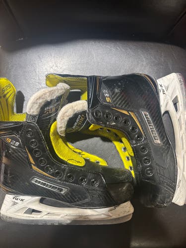 Bauer Supreme S29 Hockey Skates Regular Width Size 3.5 (Used)