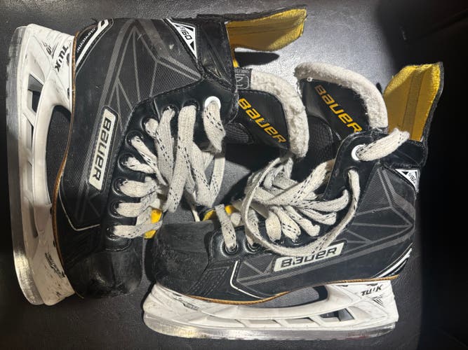 Bauer Supreme S160 Hockey Skates Regular Width Size 2 (Used)