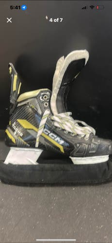 Black 2022 CCM AS-V Pro Hockey Skates 8.5 (Used)