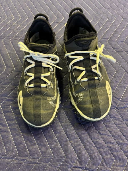 Nike Kid's 4.5Y (Big Kids / Youth) Field Turf shoes