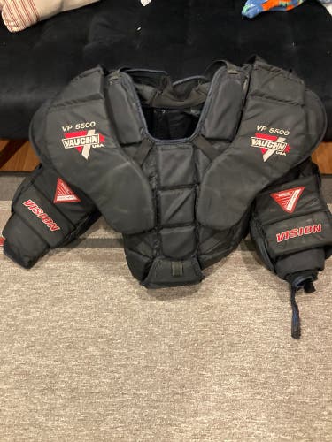 Large Vaughn Vision 5500 Goalie Chest Protector (Used)