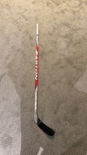Senior Easton Synergy SE2 Left Hand Hockey Stick Mid Pattern 85 Flex (Used)