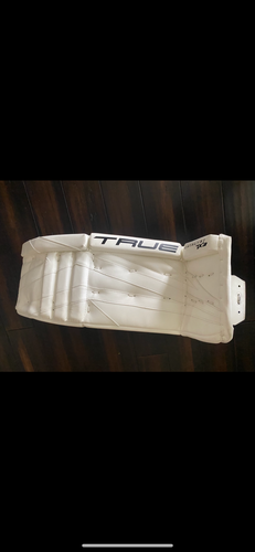 30"+2 True Catalyst 7X3 Goalie Leg Pads (New - only tried on synthetic ice)
