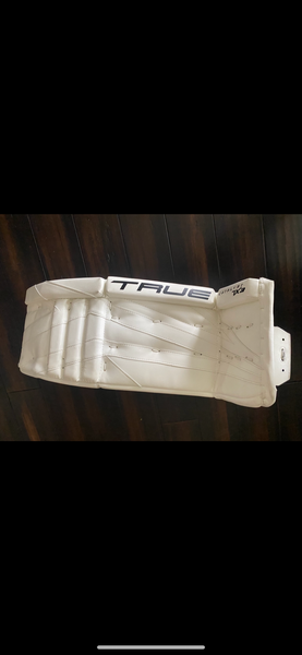 30"+2 True Catalyst 7X3 Goalie Leg Pads (New - only tried on synthetic ice)