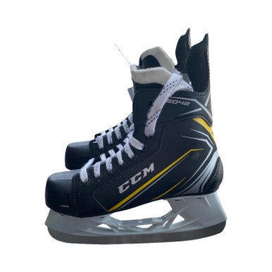 Used CCM 9042 TACKS Junior Hockey Skate Junior 02 11883-S000158469