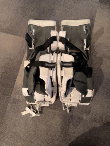 Medium 2023 Bauer GSX (2023 Model) Goalie Leg Pads (Used)