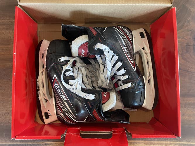 CCM JetSpeed Vibe Hockey Skates (Black) Regular Width Size 1.5 (Used)