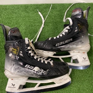 Bauer Vapor Hyperlite 2 Hockey Skates | Intermediate Size 6.5 (Fit 3)