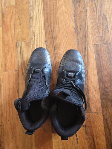 Men's 6Y (Big Kids / Youth) Under Armour Mid Top Molded Cleats (Used)