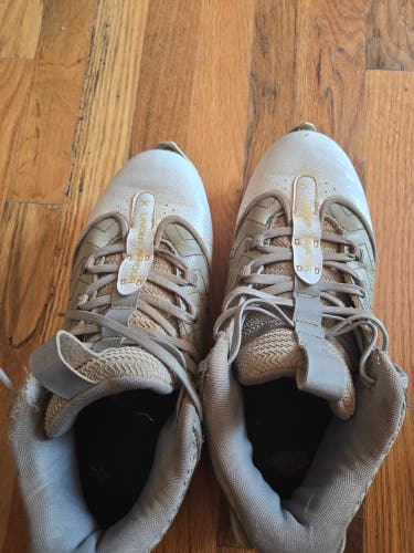 Men's Size M 10.0 (W 11.0) Under Armour Molded Cleats (Used)
