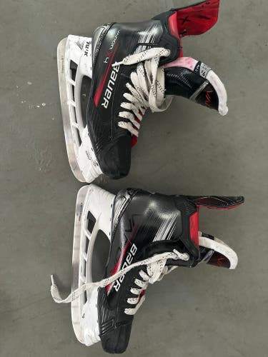 Black 2023 Bauer Vapor X4 Hockey Skates Regular Width 9.5 (Used)