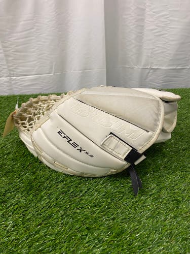 CCM Extreme Flex 5.5 Goalie Glove | Youth Regular