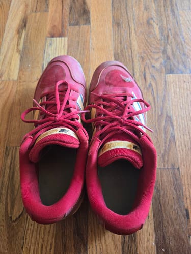 Red Men's Size M 10.5 (W 11.5) Youth New Balance Low Top Molded Cleats (Used)