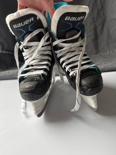 Bauer Hockey Skates Regular Width Size 1 (Used)- Black