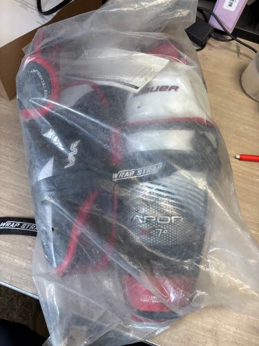 Junior Bauer Vapor X7.0 11" Shin Pads (New)