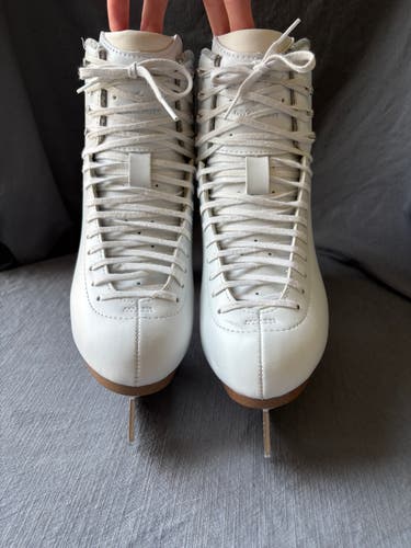 Jackson Ultima Figure Skates--Jackson Ice Skates Freestyle Fusion Ladies FS2190 Adult 9.5 (Used)