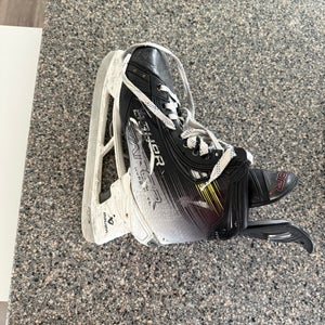 2023 Bauer Vapor Hyperlite 2 Hockey Skates 9.5 (Used)