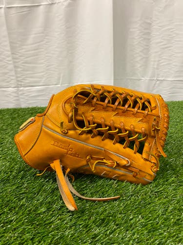 Wilson Basic Lab RH Outfield Baseball Glove | 12.75"