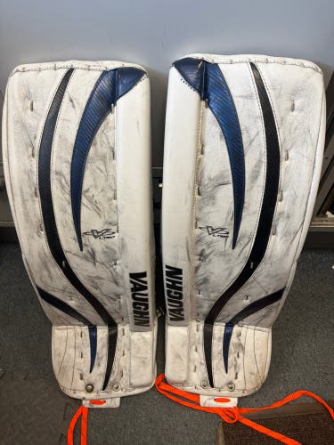 Int Size 28 + 2 Vaughn Ventus LT60 Ice Hockey Goalie Leg Pads.