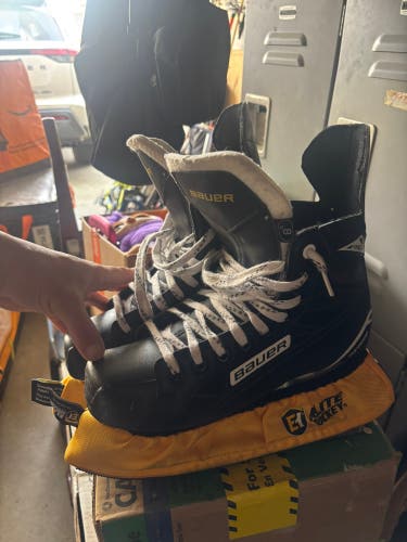 Black/White 2016 Bauer Supreme S140 Hockey Skates 9.5 (Used)