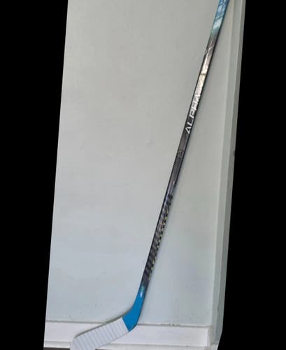 Youth Warrior Alpha DX4 Right Handed Hockey Stick W71 40 Flex (Used)