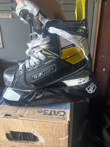 Black/Yellow 2020 Bauer Supreme 3S Hockey Skates Regular Width Size 3 (Used)