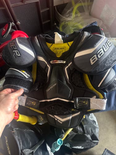 Small / Medium Junior Bauer Supreme 2S Shoulder Pads (Used)