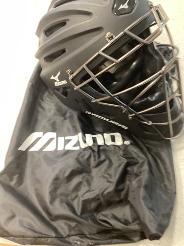 Used Mizuno SAMURI 7-7 5/8 Catchers Helmet w/Mask Black One Size 11860-S000291809