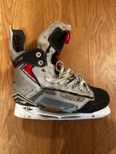 Easton Stealth S17 | Senior Ice Hockey Skates | Used | Size 9.0R | Silver/Red (Used)
