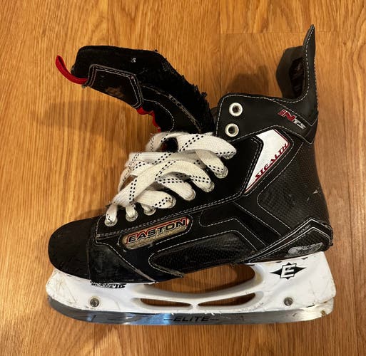 Easton Stealth S17 | Senior Ice Hockey Skates | Size 9.0R | Black Edition