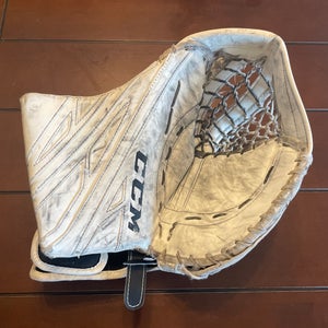 CCM EFlex 4.9 Intermediate regular catch glove