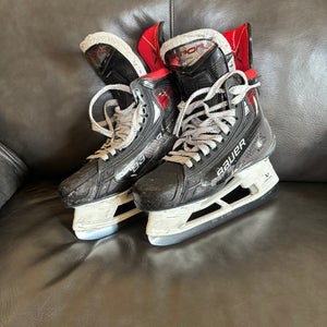 Black/Gray 2023 Bauer Vapor 5x Pro Hockey Skates Regular Width 6.5 (Used)