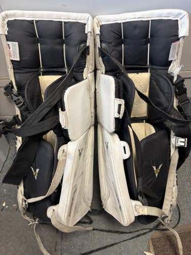 Junior Size 28 + 1 Vaughn Velocity 7260 V5 Ice Hockey Goalie Leg Pads