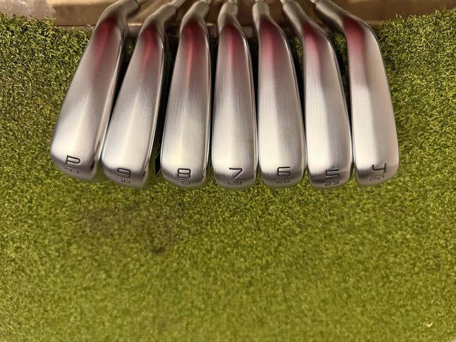 Cleveland ZipCore XL 4-PW Iron Set, KBS Tour Lite Regular Flex, RH