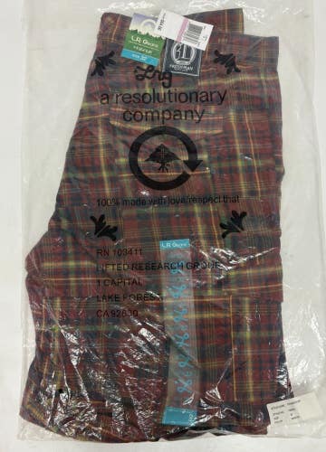 LR Geans Fresh-Man Red Plaid Cargo Shorts Size 32 NEW Satisfaction Guaranteed