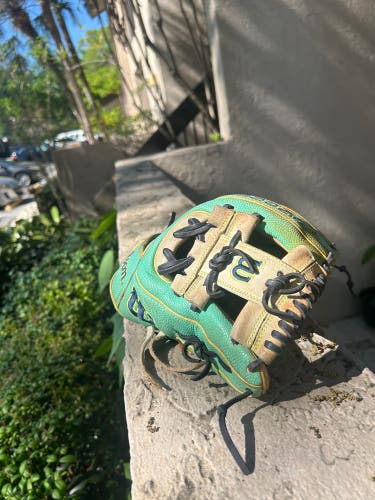 Wilson A2000 RH Infield Baseball Glove 11.5" (Used)