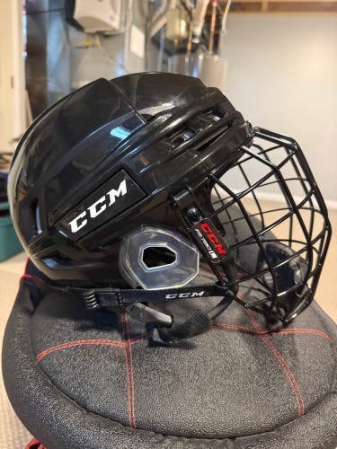 Large CCM Tacks 910 Helmet with cage