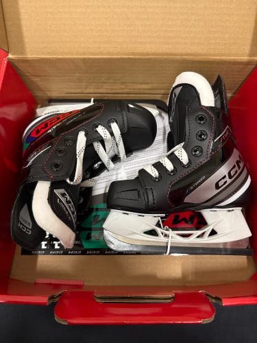 2023 CCM FT680 Youth Skates Size 9 Regular (NEW)