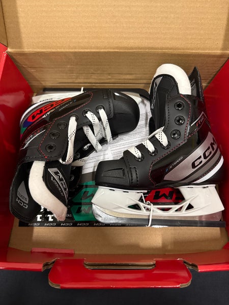 2023 CCM FT680 Youth Skates Size 9 Regular (NEW)