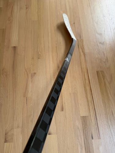 PRO9246 VF - Left - 77 - Zegras