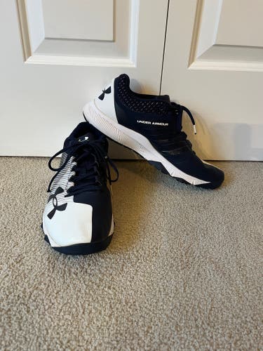 Men's Under Armour Charged Yard Low Trainer athletic shoes - size 11.5