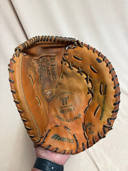 Catcher's RH Mizuno MCZ30i Baseball Glove