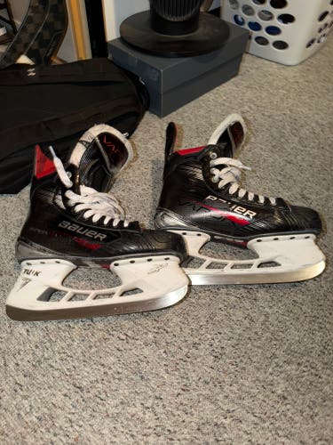 2023 Bauer Vapor X4 Hockey Skates Narrow Width 7.5 (Used)