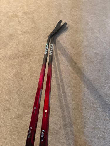 (2PACK) (RED) Intermediate CCM JetSpeed FT8 Pro Right Handed Hockey Stick P28 65 Flex (New)